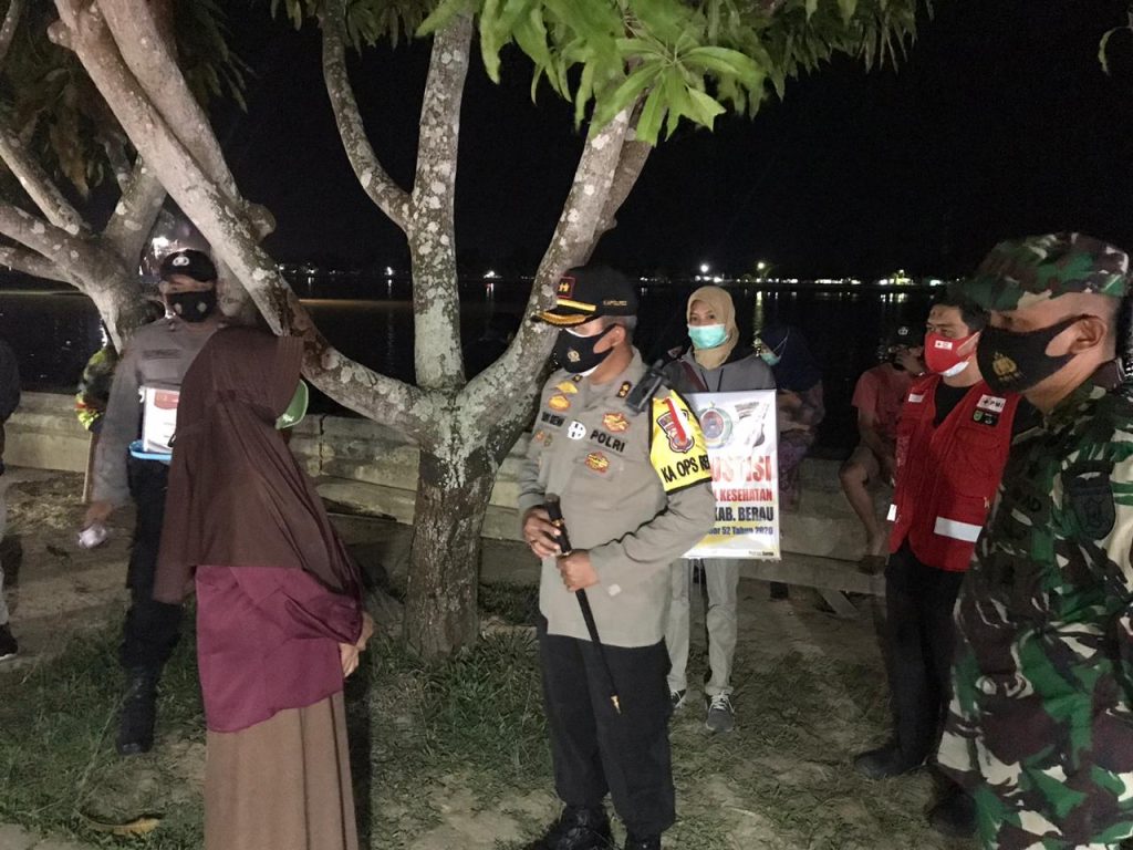 Operasi Yustisi Dimulai, Kapolres Berau Himbau Warga Taati Protokol Kesehatan WhatsApp Image 2020 09 17 at 07.08.21