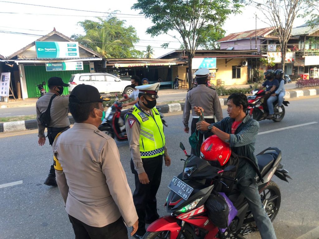 Operasi Yustisi, Tim Gabungan Terus Lakukan Pendisiplinan Protokol Kesehatan di Penajam WhatsApp Image 2020 09 21 at 10.47.26 AM