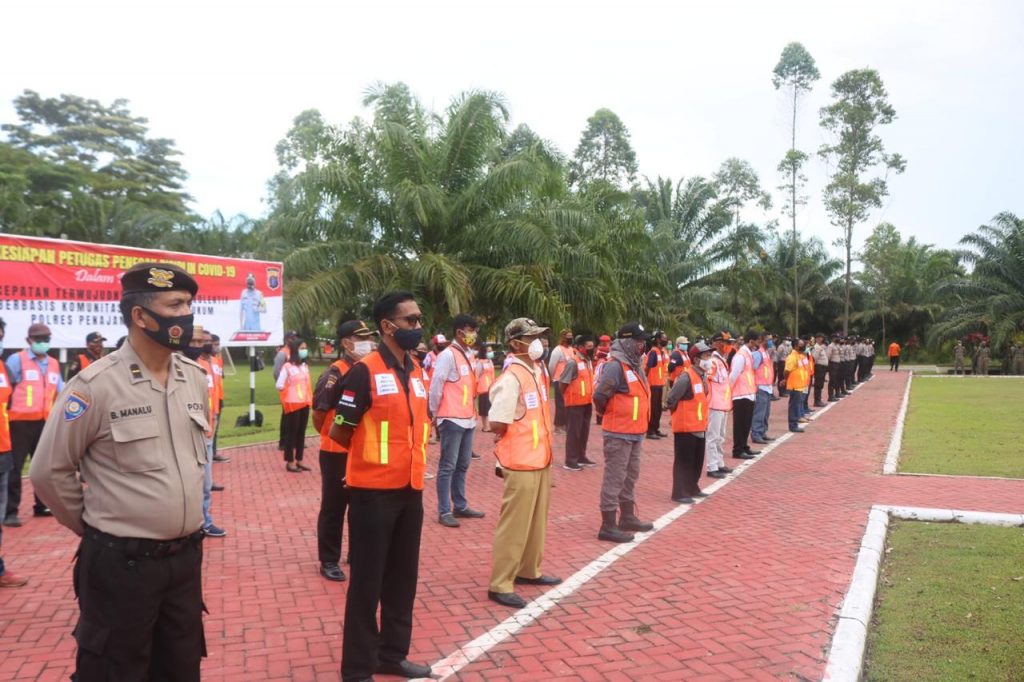 Polres PPU Gelar Apel Kesiapan Petugas Penegak Disiplin Covid-19 WhatsApp Image 2020 09 21 at 15.24.39