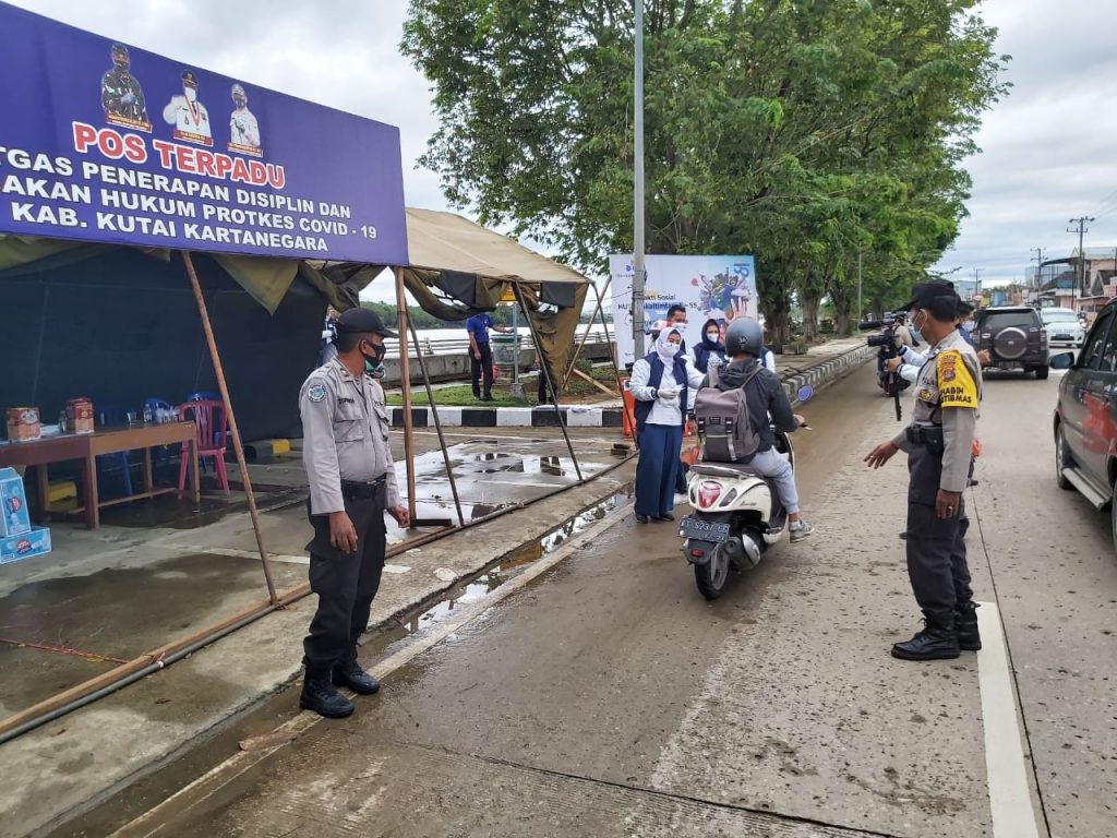 Polres Kukar Rutin Gelar Operasi Yustisi Guna Mencegah Penyebaran Covid-19 1 7