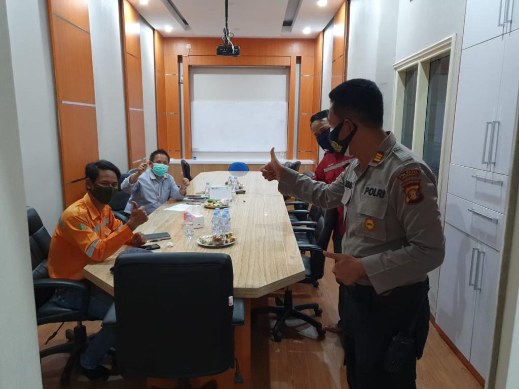 Beri Himbauan Protokol Kesehatan, Polsek Sungai Pinang Sambangi Area Perkantoran 15