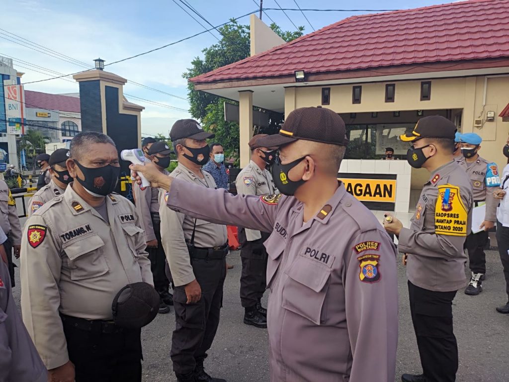 Antisipasi Penyebaran Covid-19 di Internal Polri, Polres Bontang Rutin Cek Suhu Tubuh Personel 2 14