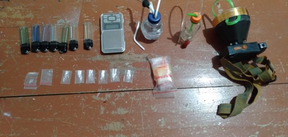 Berhasil Ungkap Kasus Penyalahgunaan Narkoba, Polsek Muara Muntai Amankan Seorang Pria Paruh Baya 4 Phone