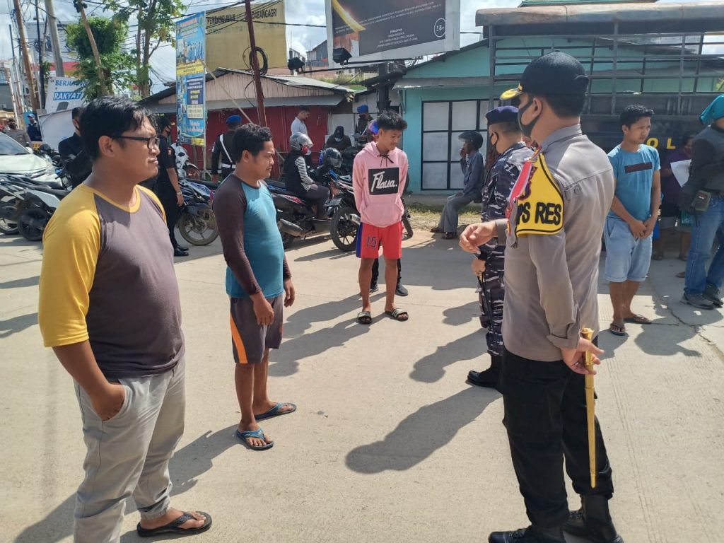 Tingkatkan Disiplin Protokol Kesehatan Masyarakat, Polres Kutim Bersama Tiga Pilar Gelar Operasi Yustisi WhatsApp Image 2020 10 02 at 12.05.08 PM