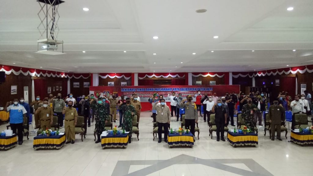 Bersama TNI-Polri, Masyarakat Balikpapan Kompak Deklarasikan Tekad Damai Untuk NKRI WhatsApp Image 2020 10 20 at 3.09.55 PM