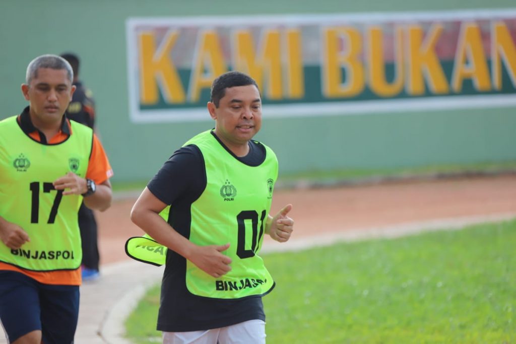 Jaga Kebugaran Tubuh, Kapolda Bersama PJU Polda Kaltim Ikuti Tes Kesamaptaan Jasmani WhatsApp Image 2020 10 27 at 08.18.10