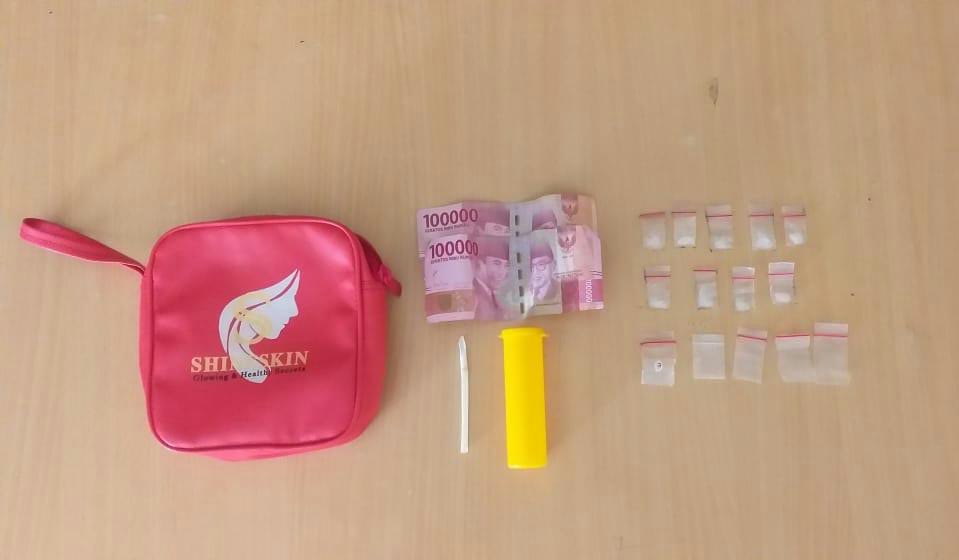 Simpan 9 Poket Narkotika Jenis Sabu-Sabu, Seorang Wanita Diamankan Polsek Kota Bangun WhatsApp Image 2020 10 28 at 9.35.47 AM