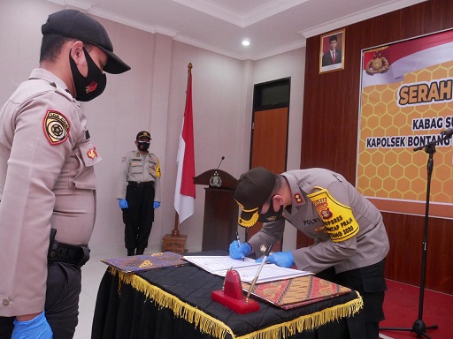 Kapolres Bontang Pimpin Serah Terima Jabatan 2 PJU dan 2 Kapolsek btg