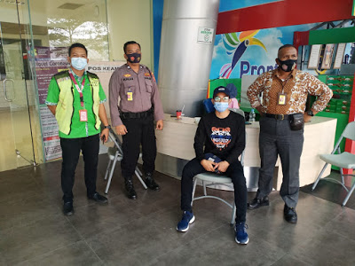 Polsek Sungai Pinang Terapkan Protokol Kesehatan Di Bandara APT Pranoto smd2 1