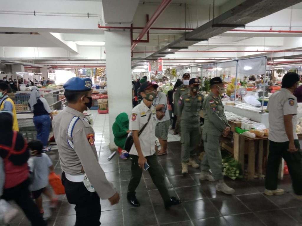 Antisipasi Penyebaran Covid-19, Polres Bontang Bersama Aparat Gabungan Gelar Operasi Yustisi di Pasar Rawa Indah 1 14