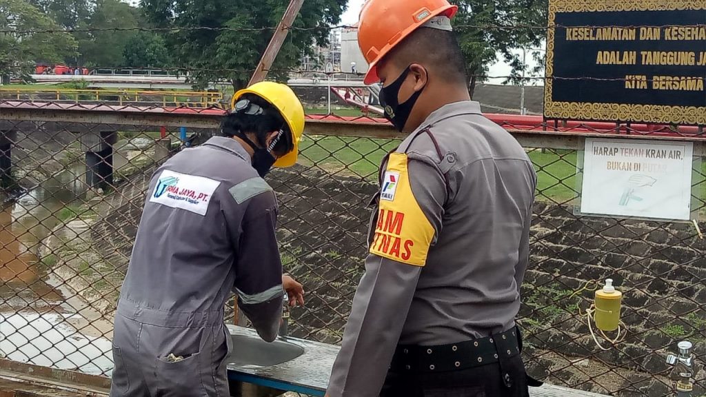 Ditpamobvit Polda Kaltim Laksanakan Pengamanan Objek Vital Serta Sosialisasikan Protokol Kesehatan 13 8
