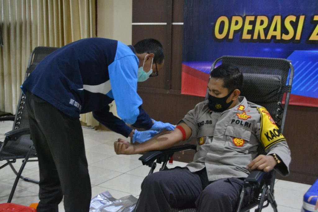 Polres Paser Laksanakan Bakti Sosial Donor Darah Dalam Rangka Operasi Zebra Mahakam 2020 1 16 2