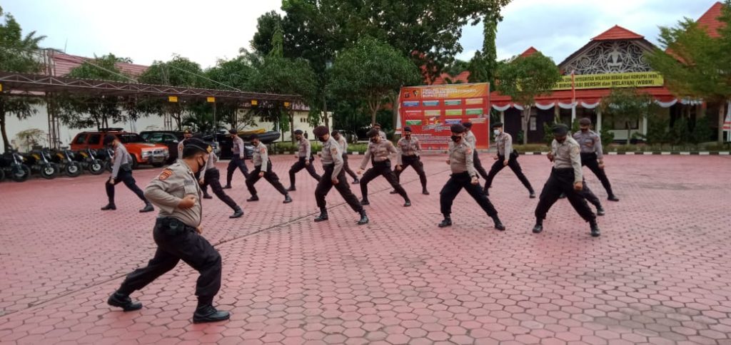 Tingkatkan Kemampuan Personel, Sat Sabhara Polres Kutim Kembali Laksanakan Latihan Beladiri Polri 2 1