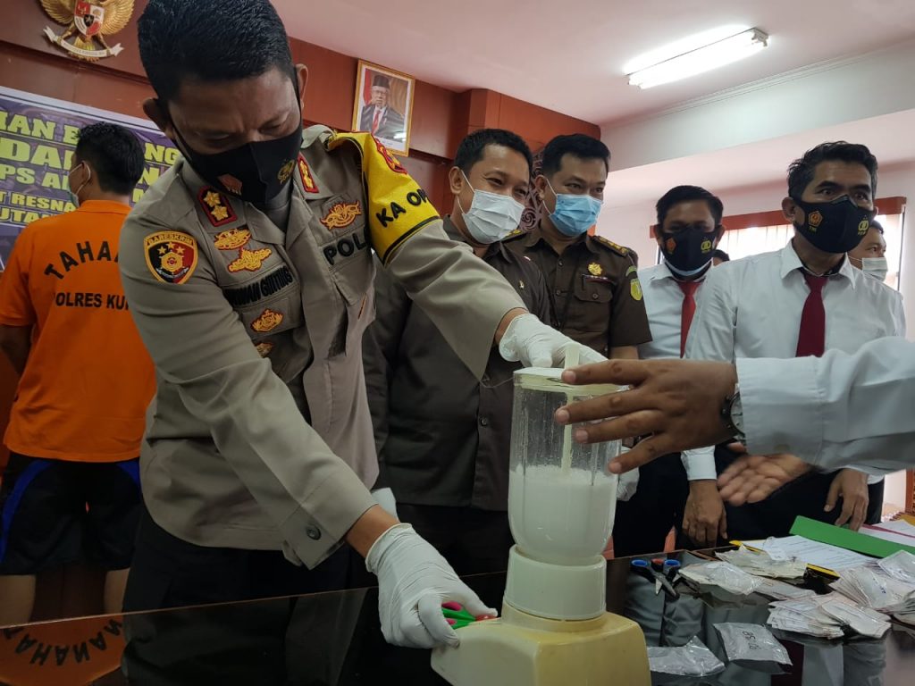 Usai Operasi Antik, Sat Resnarkoba Polres Kukar Musnahkan 189,23 Gram Sabu-Sabu 6 1
