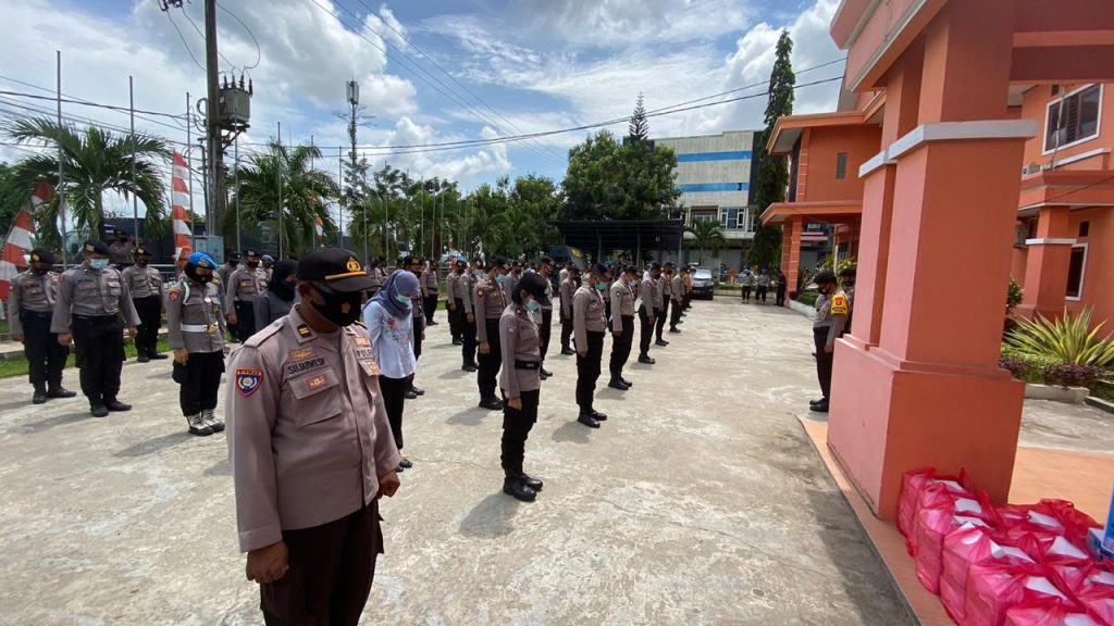 Polres Kukar Kerahkan Puluhan Personil Dalam Pengamanan Unjuk Rasa di Depan Kantor KPUD 8 8