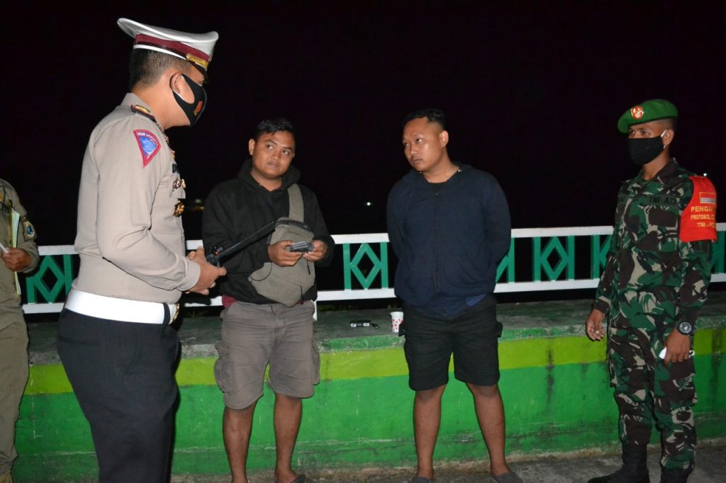 Polres Paser Gelar Patroli Gabungan Dalam Rangka Pendisiplinan Protokol Kesehatan 9 7