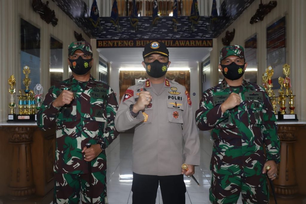 Erat Sinergitas TNI-Polri, Kapolda Kaltim Kunjungi Mako Lanal Sangatta 2 WhatsApp Image 2020 11 04 at 12.33.20 PM