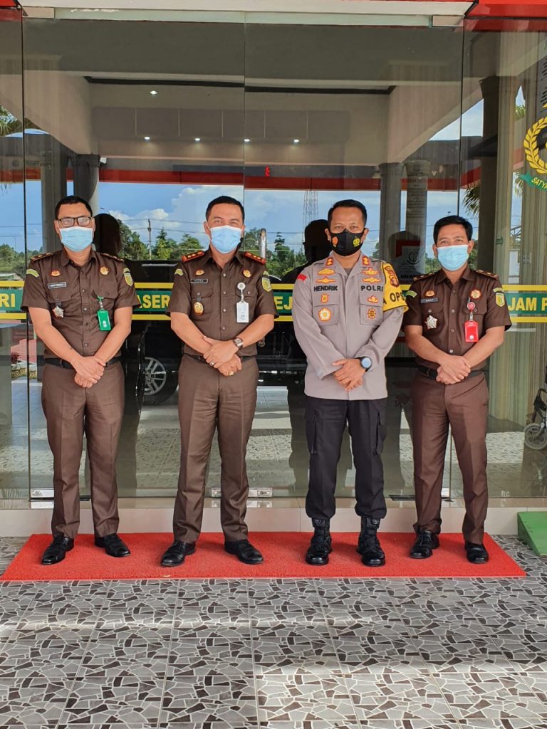 Jalin Silaturahmi, Kapolres PPU Kunjungan Ke Kantor Kejari WhatsApp Image 2020 11 04 at 15.37.55