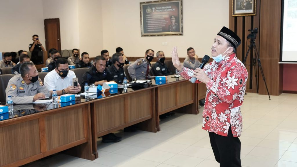 Wakapolda Kaltim Pimpin Kegiatan Pembinaan Penanggulangan Radikalisme dan Intoleransi 2 WhatsApp Image 2020 11 12 at 12.22.00
