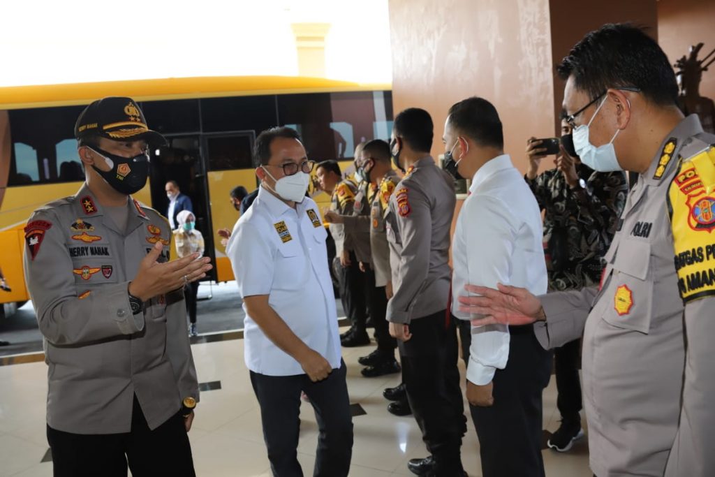 Kapolda Kaltim Sambut Kedatangan Anggota Komisi III DPR RI WhatsApp Image 2020 11 12 at 15.15.43