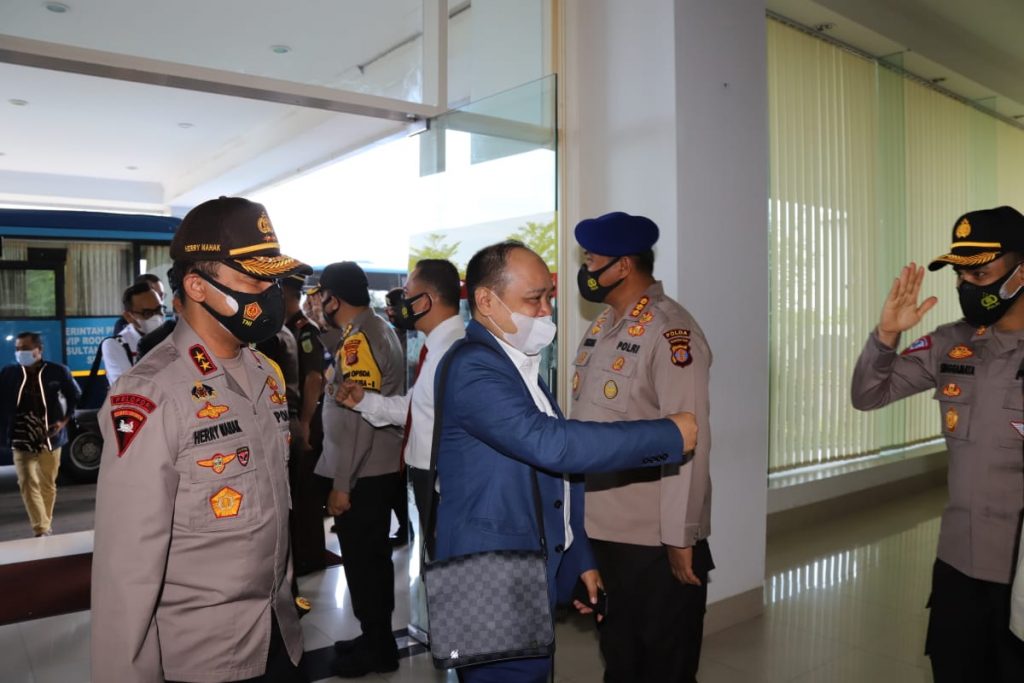 Kapolda Kaltim Sambut Kedatangan Anggota Komisi III DPR RI 1 WhatsApp Image 2020 11 12 at 15.15.53