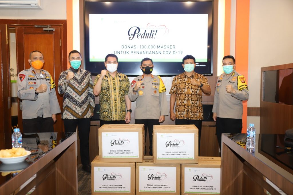 Polda Kaltim Terima Bantuan 100 Ribu Masker Dari Triputra Group WhatsApp Image 2020 11 16 at 10.43.27 AM