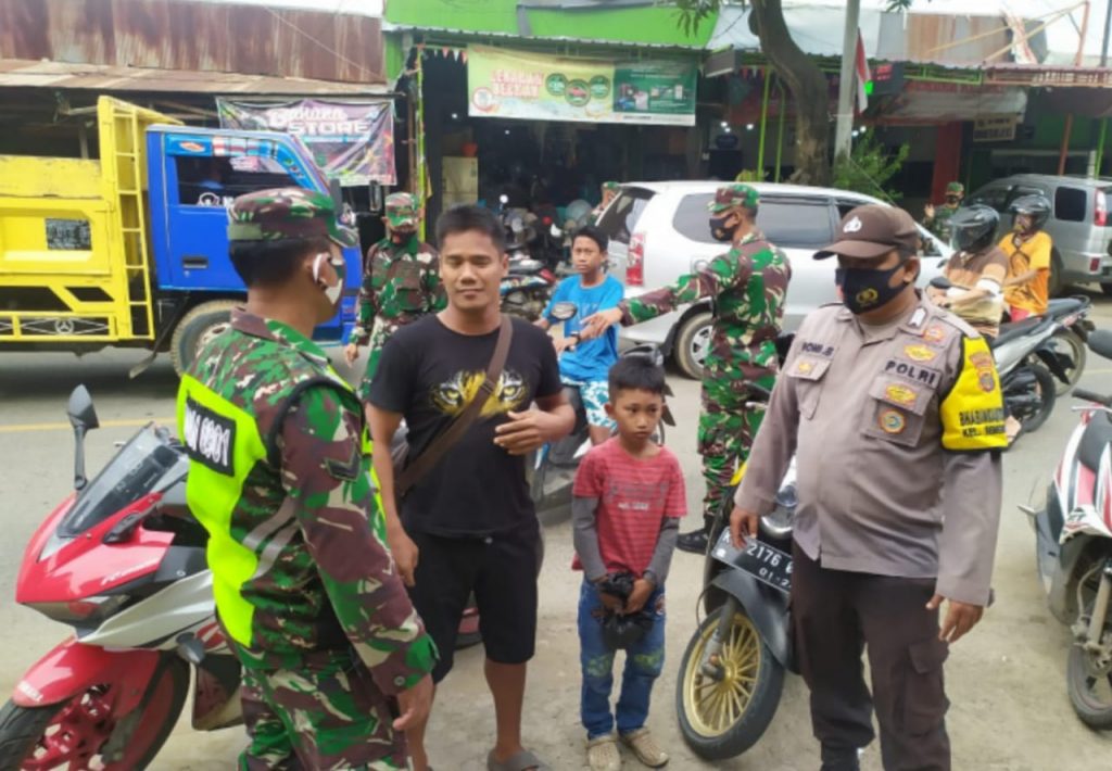 Polsek Samarinda Seberang Bersinergi Bersama Tiga Pilar Melaksanakan Operasi Yustisi WhatsApp Image 2020 11 20 at 08.35.25