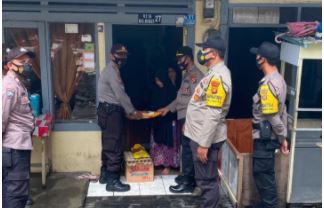 Polsek Samarinda Kota Berbagi Barokah untuk Bantu Masyarakat yang Membutuhkan smd