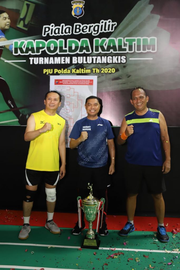 Piala Bergilir Turnamen Bulutangkis 2020, Pasangan "Kapolda Kaltim-Karolog" Raih Juara Pertama 1 15 4
