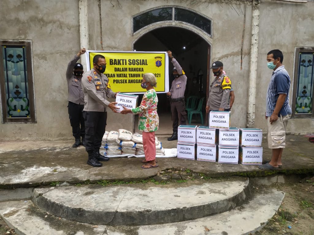 Polsek Anggana Gelar Baksos dalam Rangka Natal 2020 dan Tahun Baru 2021 6 5