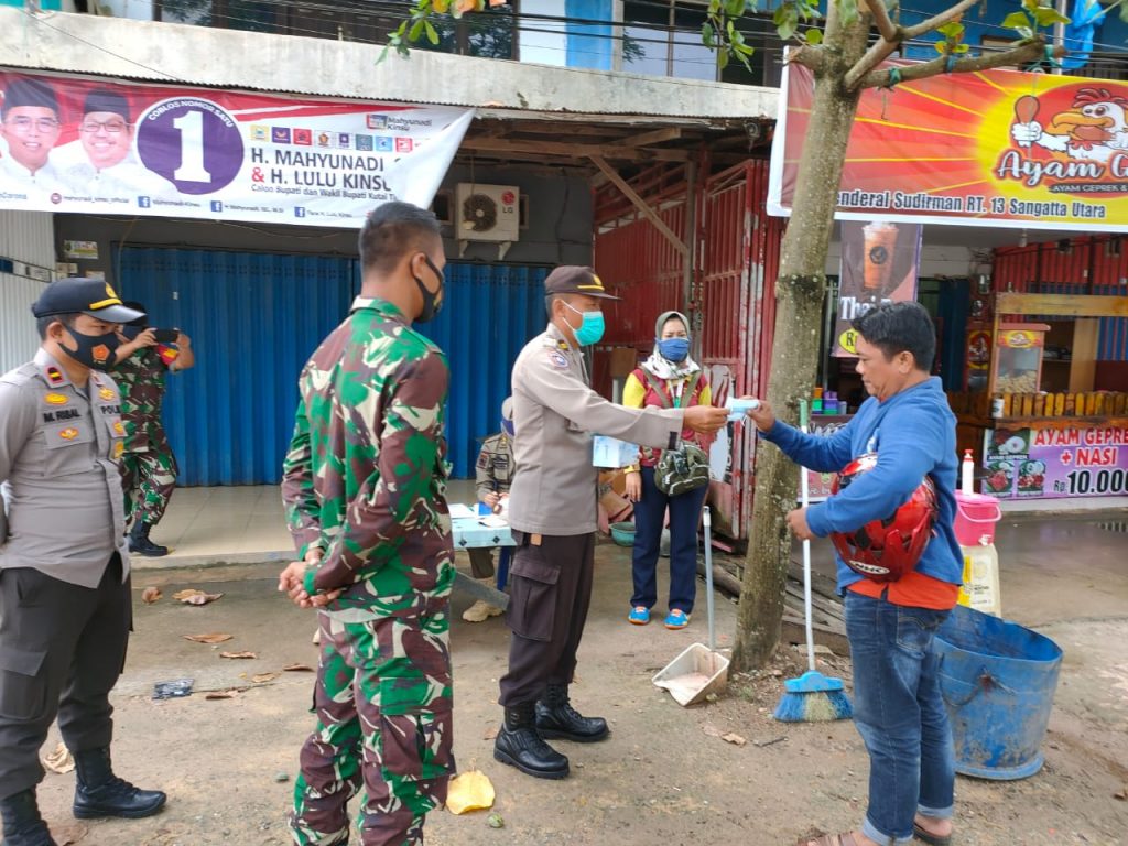 Gelar Operasi Yustisi, Polres Kutim Himbau Warga Patuhi Protokol Kesehatan WhatsApp Image 2020 12 02 at 1.27.03 PM