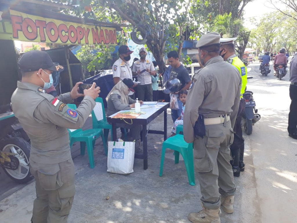 Cegah Penyebaran Covid-19, Petugas Gabungan di Kota Bontang Gencar Laksanakan Operasi Yustisi WhatsApp Image 2020 12 03 at 2.18.22 PM