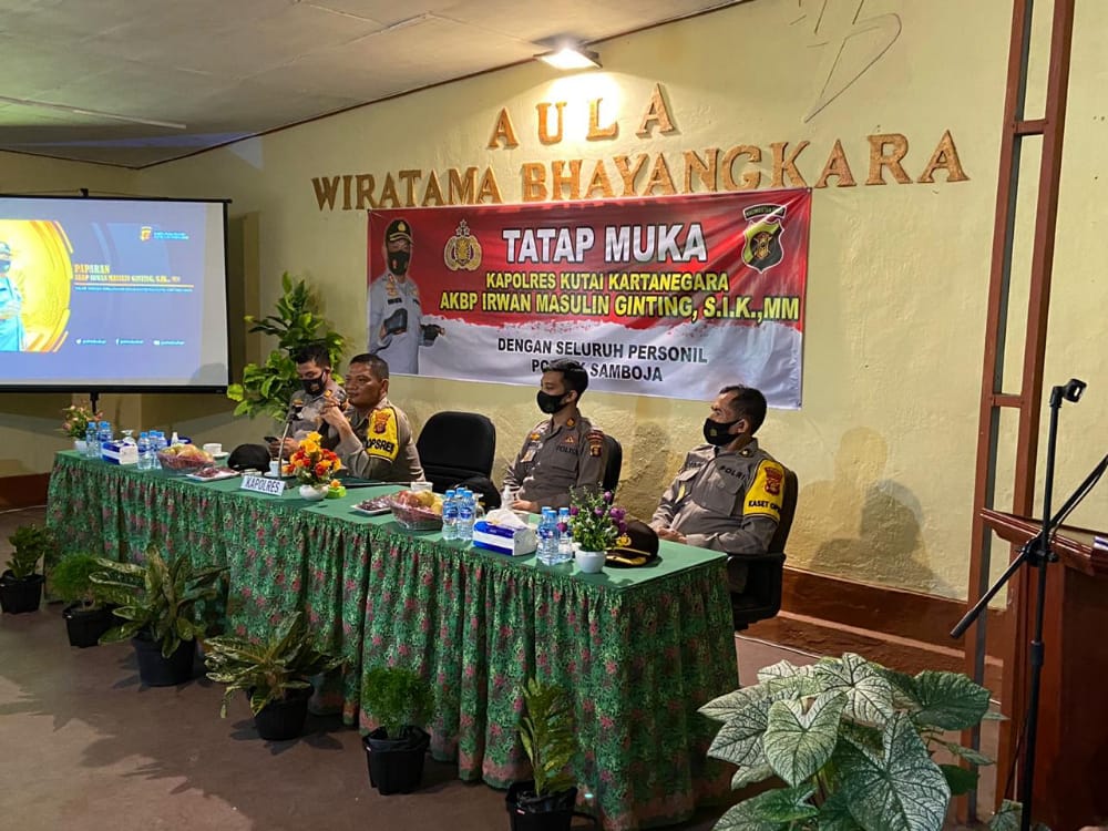 Pantau Situasi Kamtibmas Jelang Pilkada 2020, Kapolres Kukar Kunjungi Polsek Samboja WhatsApp Image 2020 12 04 at 8.19.00 AM
