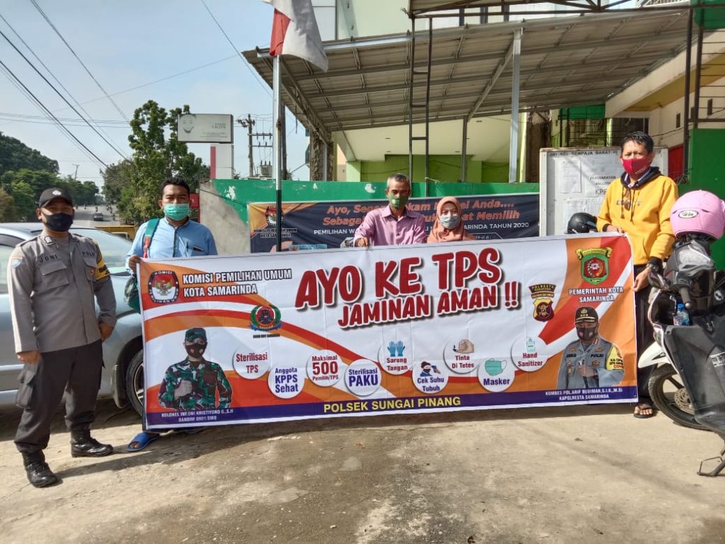 Sukseskan Pilkada Serentak 2020, Polsek Sungai Pinang Sosialisasikan Ayo Ke TPS Kepada Warga WhatsApp Image 2020 12 04 at 9.23.23 AM