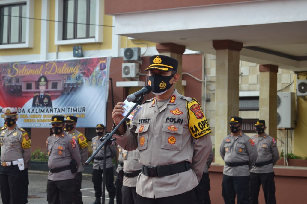 Kapolres Paser Pimpin Apel Pergeseran Pasukan Pengamanan Pilkada 2020 WhatsApp Image 2020 12 07 at 12.07.25 PM
