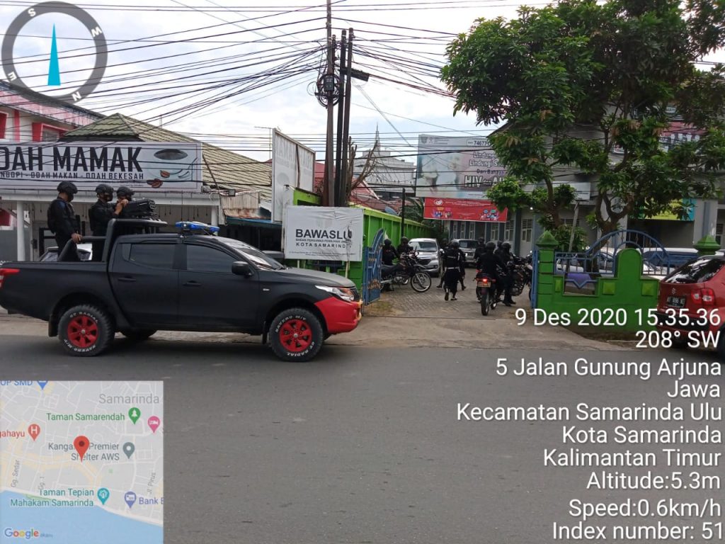 Jaga Kondusifitas di Hari Pencoblosan, Sat Brimob Polda Kaltim Gelar Patroli Skala Besar WhatsApp Image 2020 12 09 at 4.49.12 PM