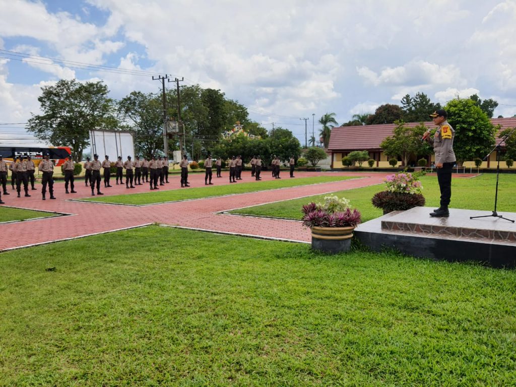 Wakapolres Kukar Pimpin Apel Serah Terima Siswa Diktukba Polri dari SPN Polda Kaltim WhatsApp Image 2020 12 13 at 8.06.07 AM