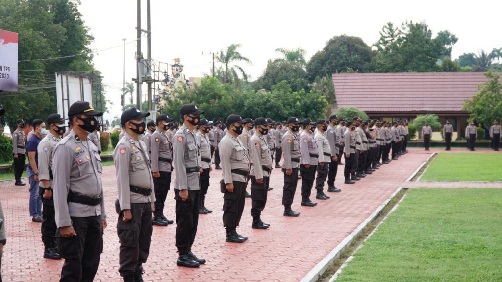 Usai Laksanakan Pam TPS, Wakapolres Kukar Pimpin Apel Konsilidasi Personel BKO Polda Kaltim 1 WhatsApp Image 2020 12 16 at 08.14.51
