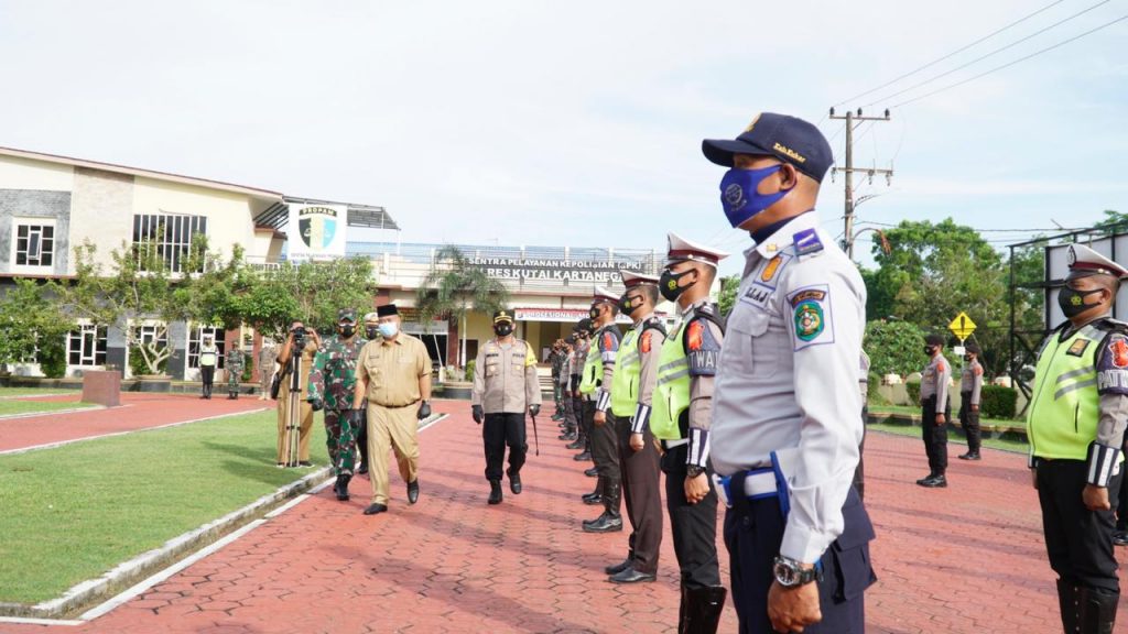 Polres Kukar Laksanakan Apel Gelar Pasukan Operasi Lilin Mahakam 2020 WhatsApp Image 2020 12 21 at 11.54.38 AM