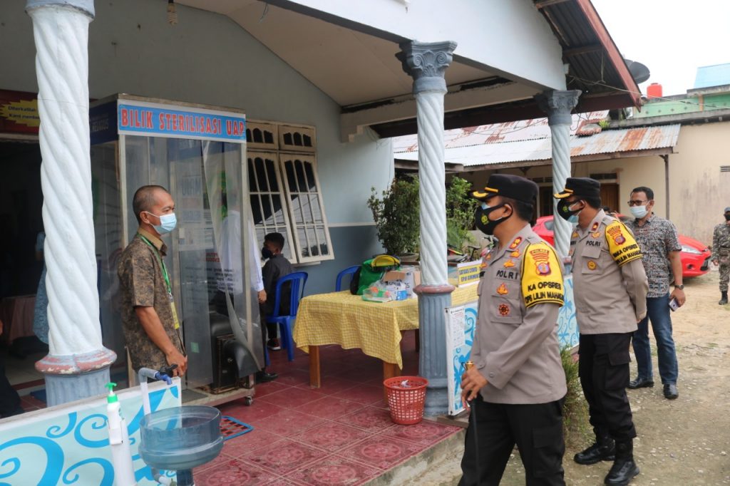 Jaga Kondusifitas, Kapolres PPU Pantau Pelaksanaan Pengamanan Ibadah Natal WhatsApp Image 2020 12 25 at 11.10.55 AM