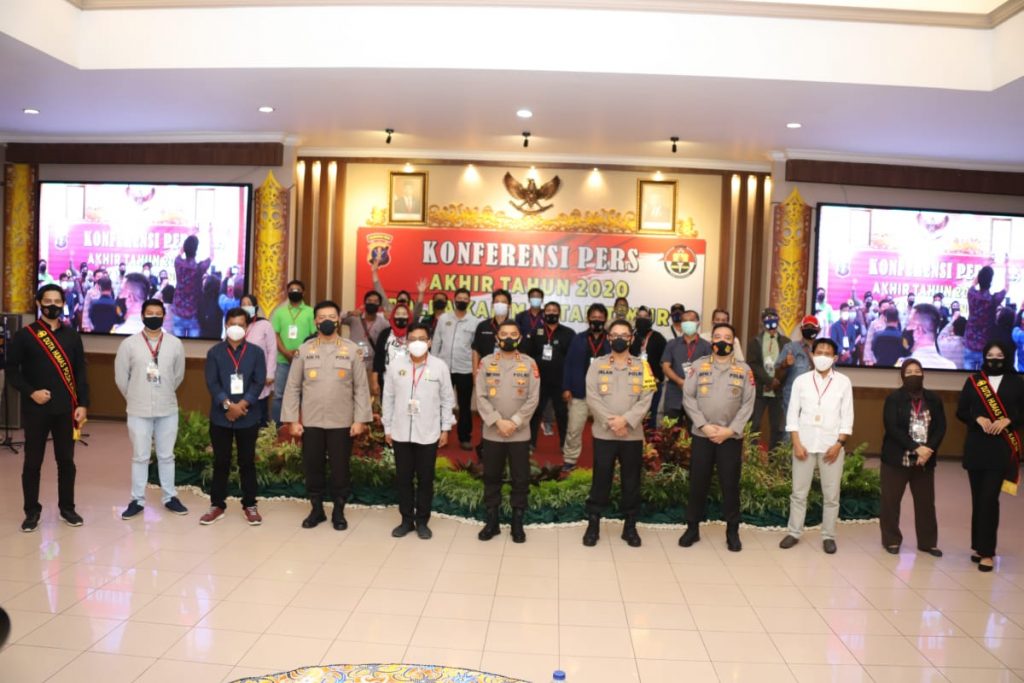 Konferensi Pers Akhir Tahun 2020, Kapolda Paparkan Capaian Kinerja Polda Kaltim 3 WhatsApp Image 2020 12 29 at 12.59.48