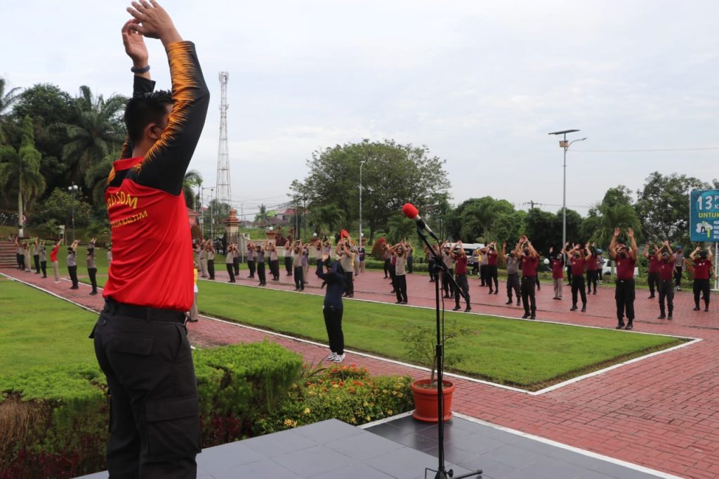 Jaga Kebugaran Tubuh Guna Cegah Penyebaran Covid-19, Polda Kaltim Rutin Laksanakan Senam AW S3 1 12