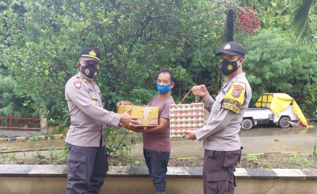 Wujud Kepedulian Ditengah Pandemi Covid-19, Polsek Loa Janan Bagikan Sembako kepada Warga Tidak Mampu 1 9