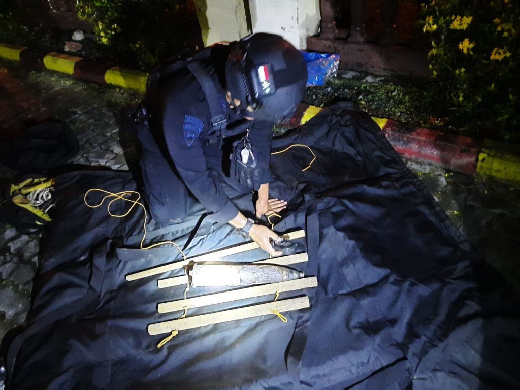 Temukan Mortir Saat Mencari Ikan, Unit Jibom Gegana Kaltim Lakukan Evakuasi 13