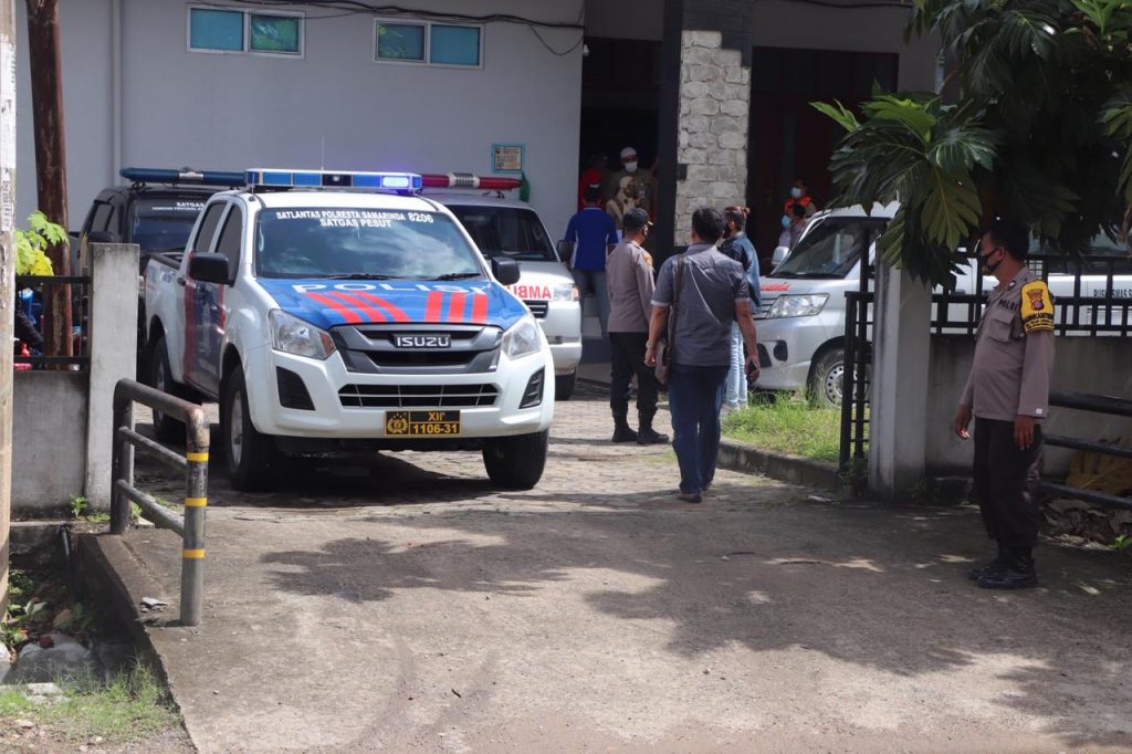 Polresta Samarinda Kawal Ketat Pendistribusian Vaksin Covid-19 Tahap I 3 7