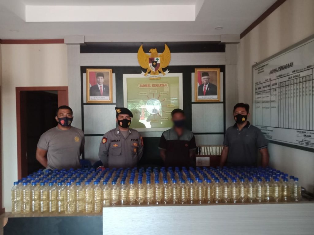 Polsek Segah Berhasil Amankan Ratusan Botol Minuman Keras Oplosan 6 9