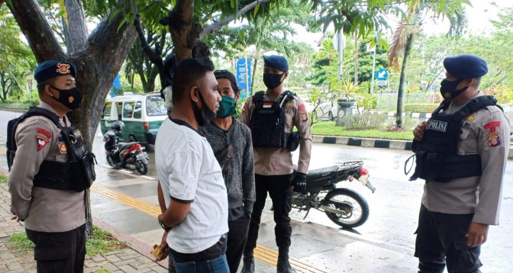 Antisipasi Penyebaran Covid-19, Brimob Polda Kaltim Imbau Warga Balikpapan Patuhi Protokol Kesehatan WhatsApp Image 2021 01 03 at 7.19.41 AM