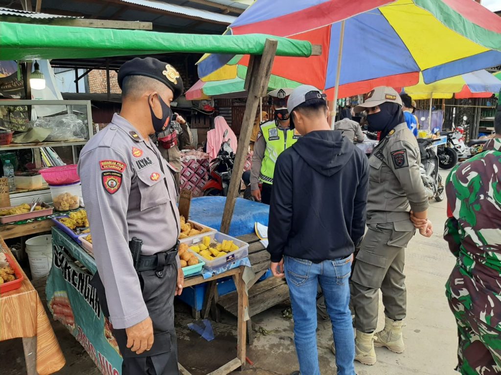 Polres Kutim Tegakkan Protokol Kesehatan Dengan Patroli Gabungan Dan Operasi Yustisi WhatsApp Image 2021 01 05 at 13.15.32