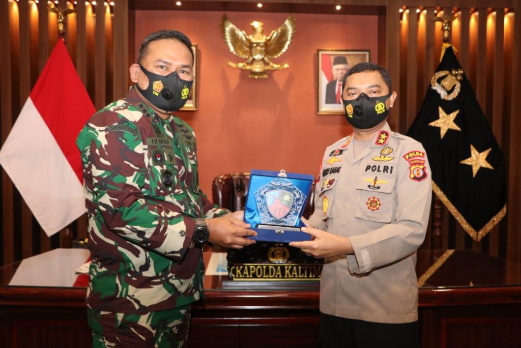 Perkuat Sinergitas TNI-Polri, Kapolda Kaltim Terima Kunjungan Danlanud Dhomber Balikpapan WhatsApp Image 2021 01 06 at 1.11.46 PM