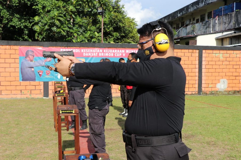 Asah Kemampuan, Bid Propam Polda Kaltim Latihan Menembak WhatsApp Image 2021 01 06 at 13.34.34